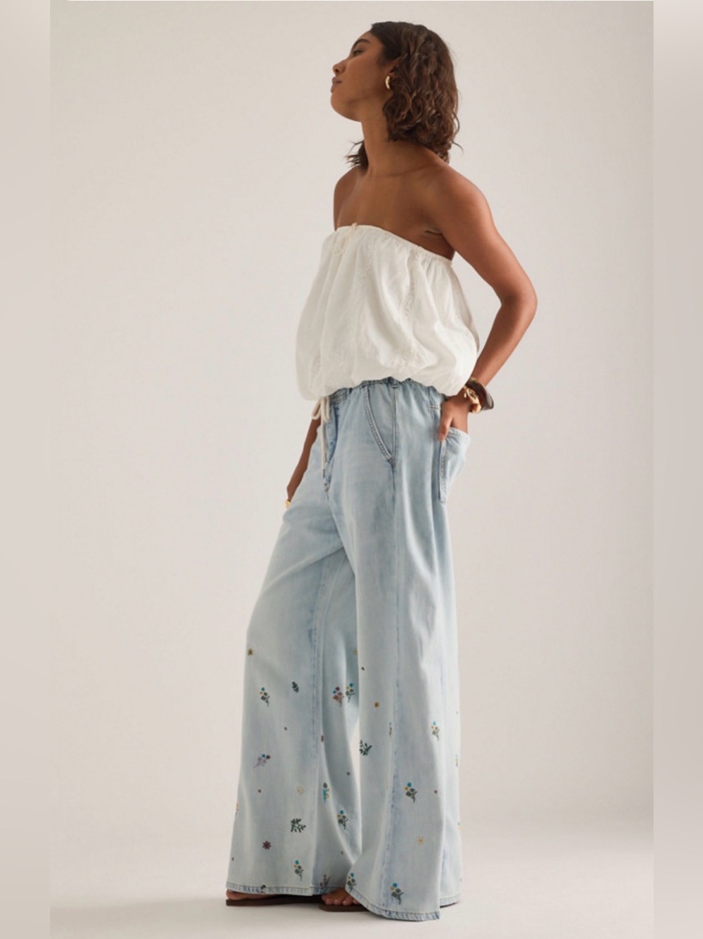 Anthropologie Adi Mid-Rise Flare Ditsy Jeans by Pilcro - Medium - Picture 3 of 12